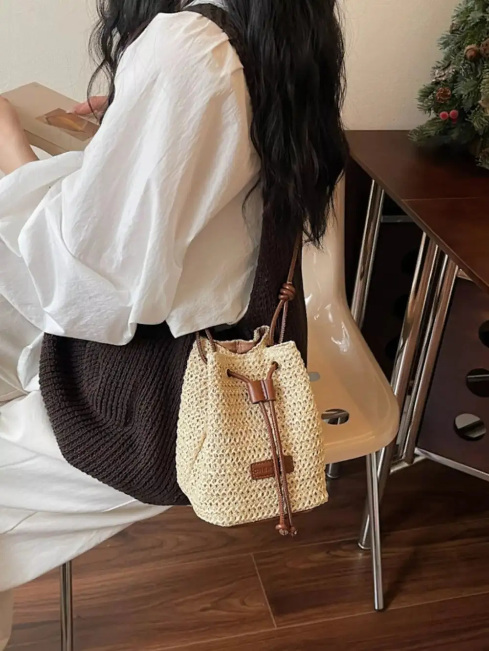 Women's Straw Bucket Crossbody Bag