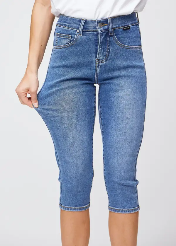 Relaxed High-Waist Pocketed Slim-Fit Denim-Look Capri Trousers