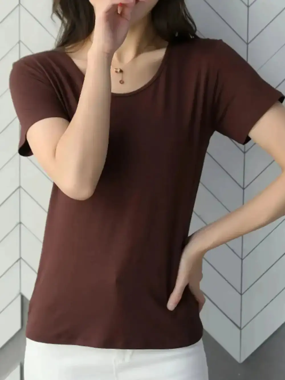 Delicate Round-Neck Short-Sleeve T-Shirt