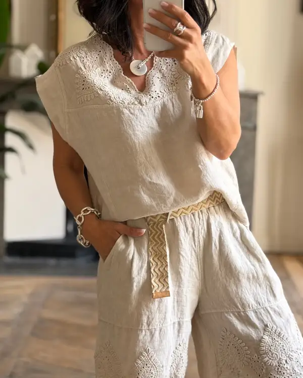Minimal Classic Everyday Blouse