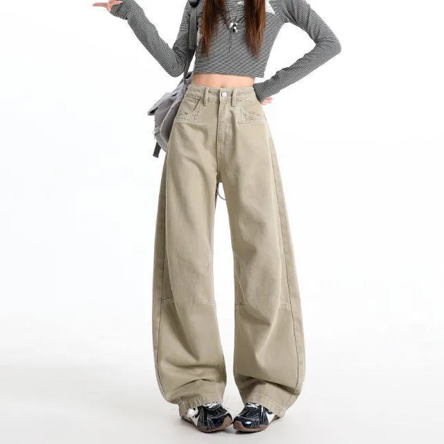 Women's Loose Fit Curved Cut Cargo Jeans