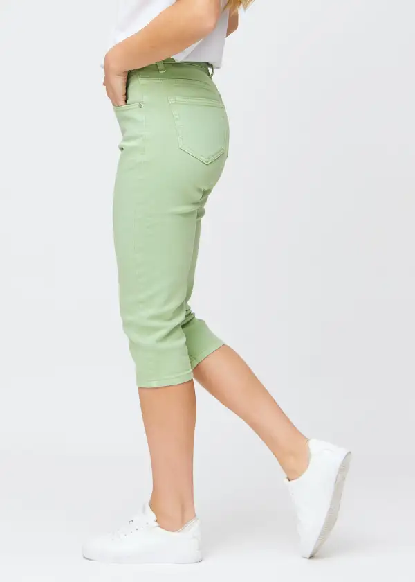 Classic High-Waist Pocketed Slim-Fit Stretch-Fabric Capri Trousers