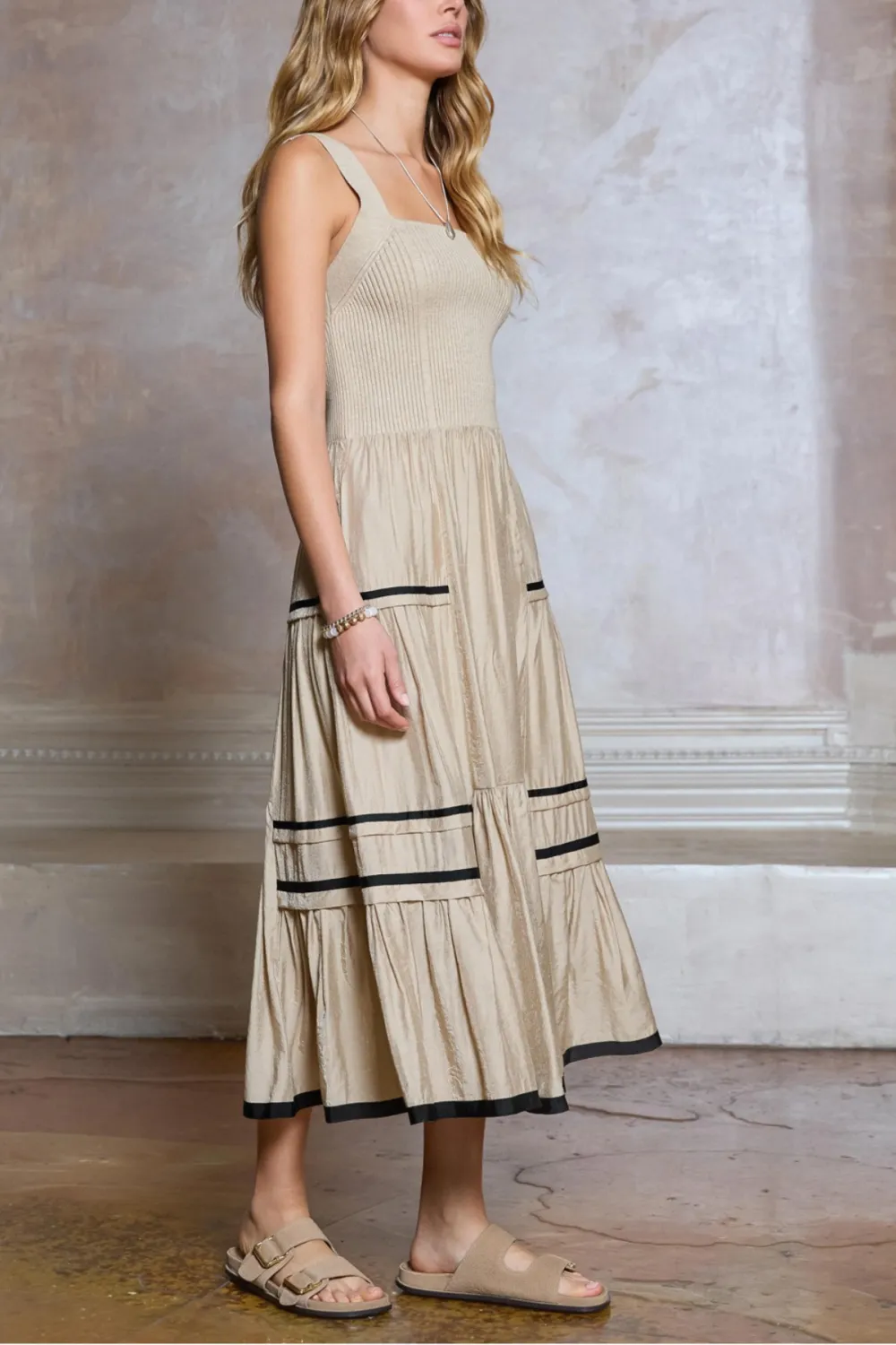 Sleeveless Flared Contrast Detail Midi Dress