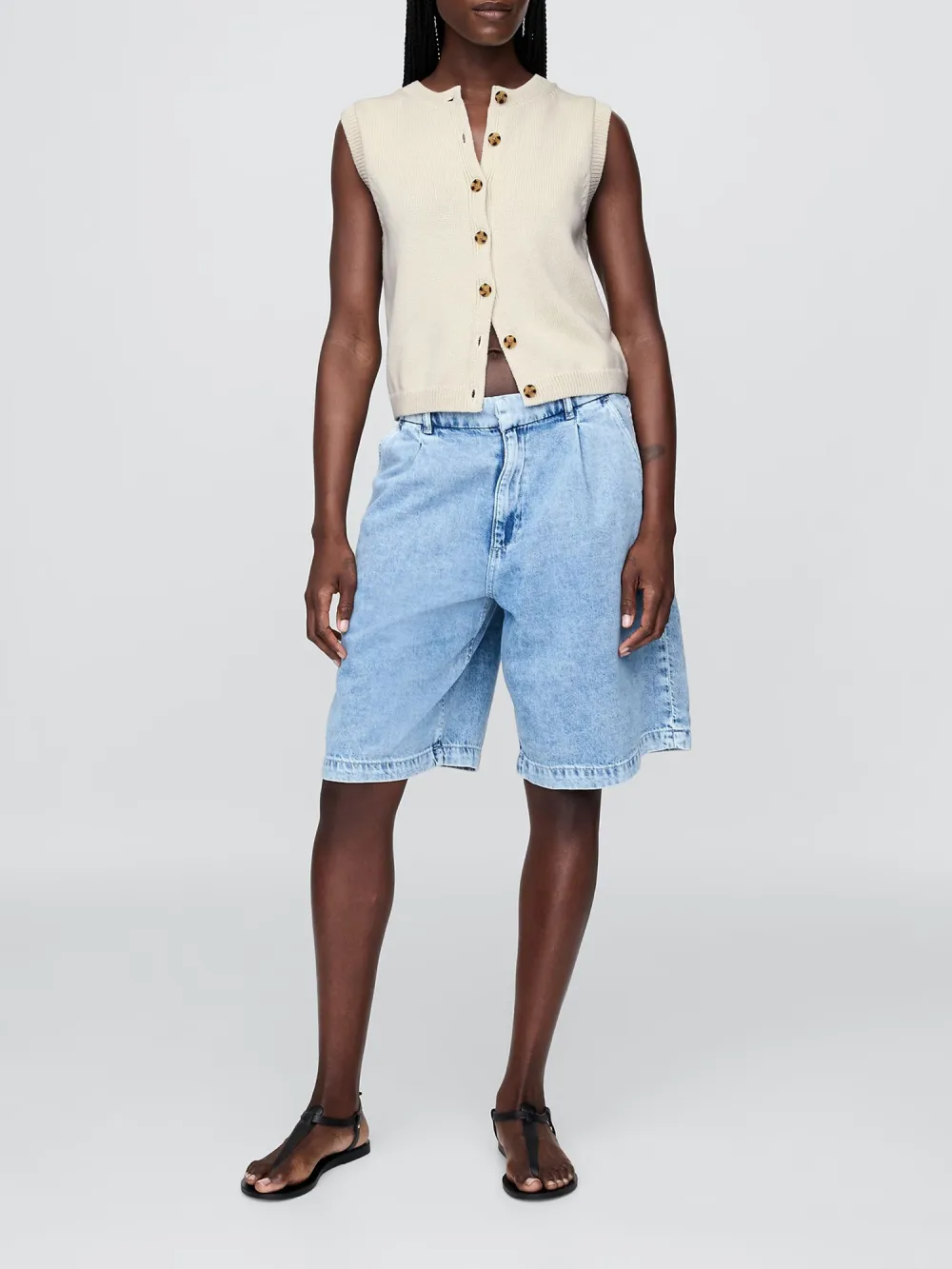 Round Neck Sleeveless Cardigan