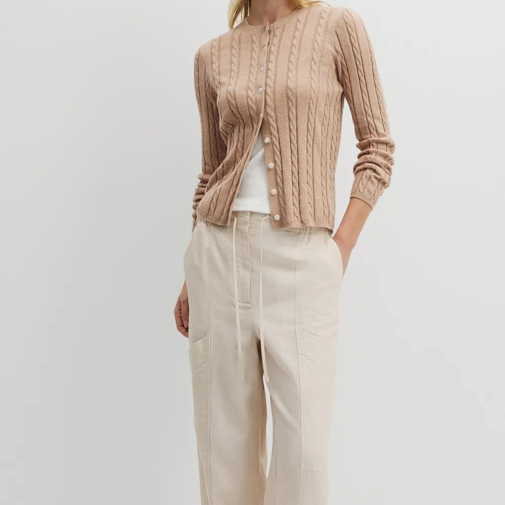 Women's Classic Cable Knit Cardigan