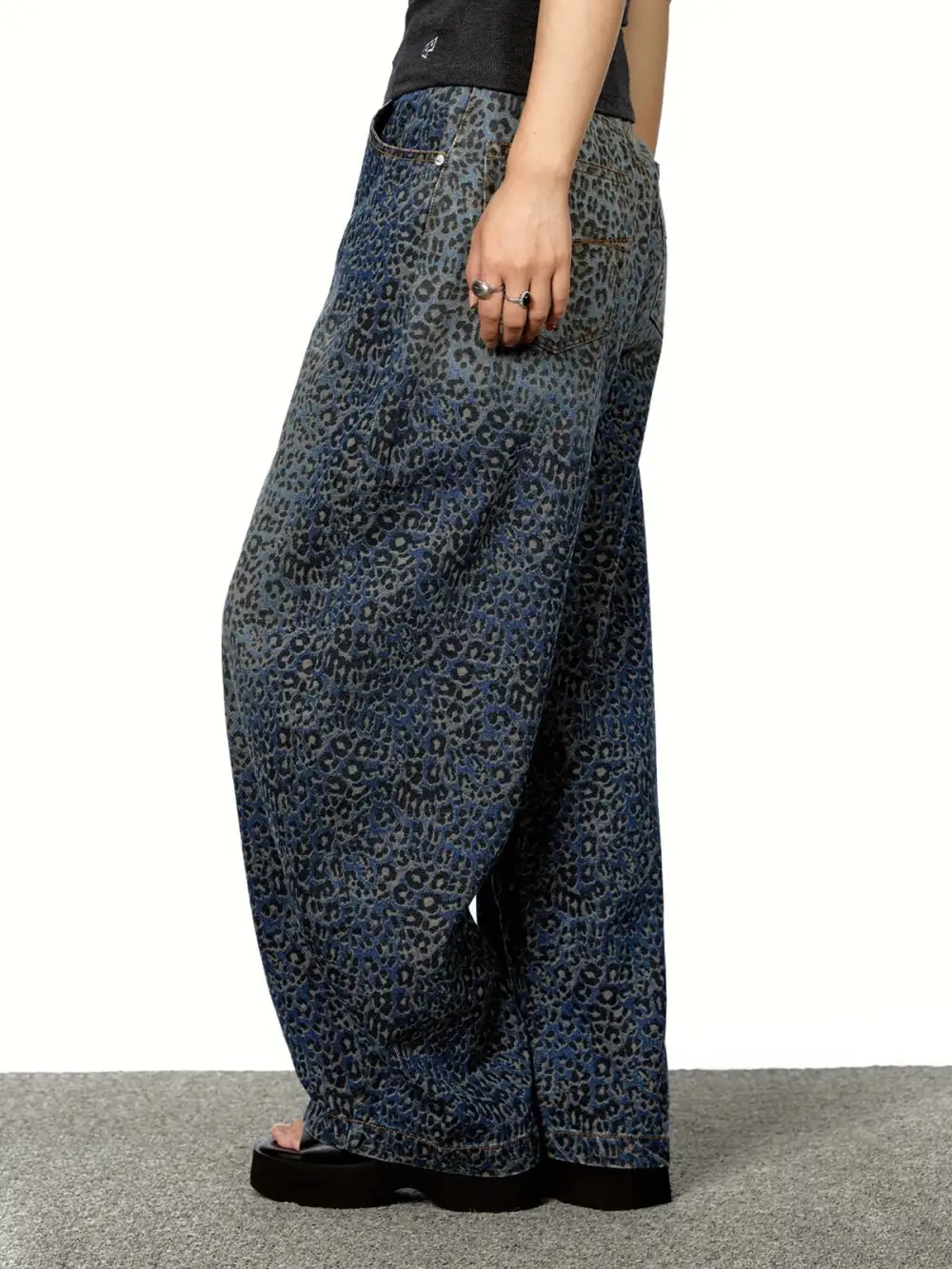 Curved-Cut Leopard Printed Jeans