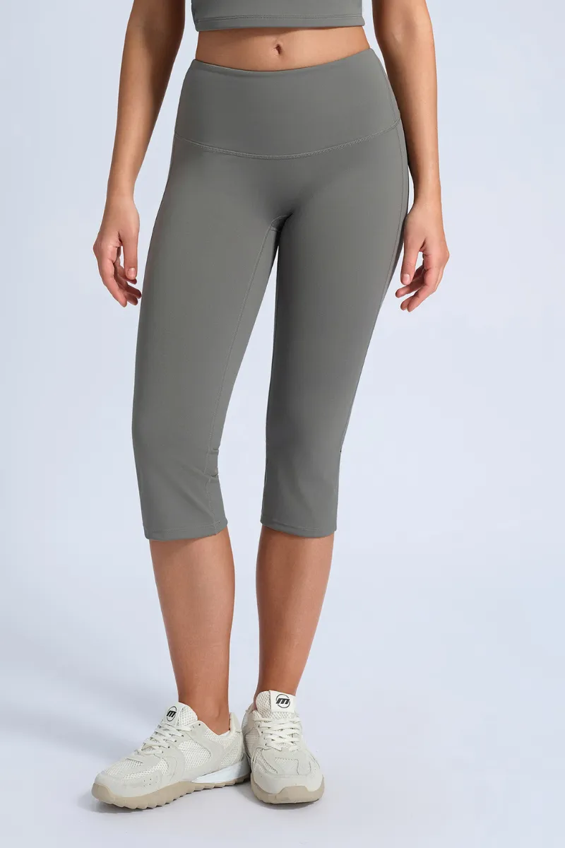 Sculpting Slim-Fit Capri Leggings