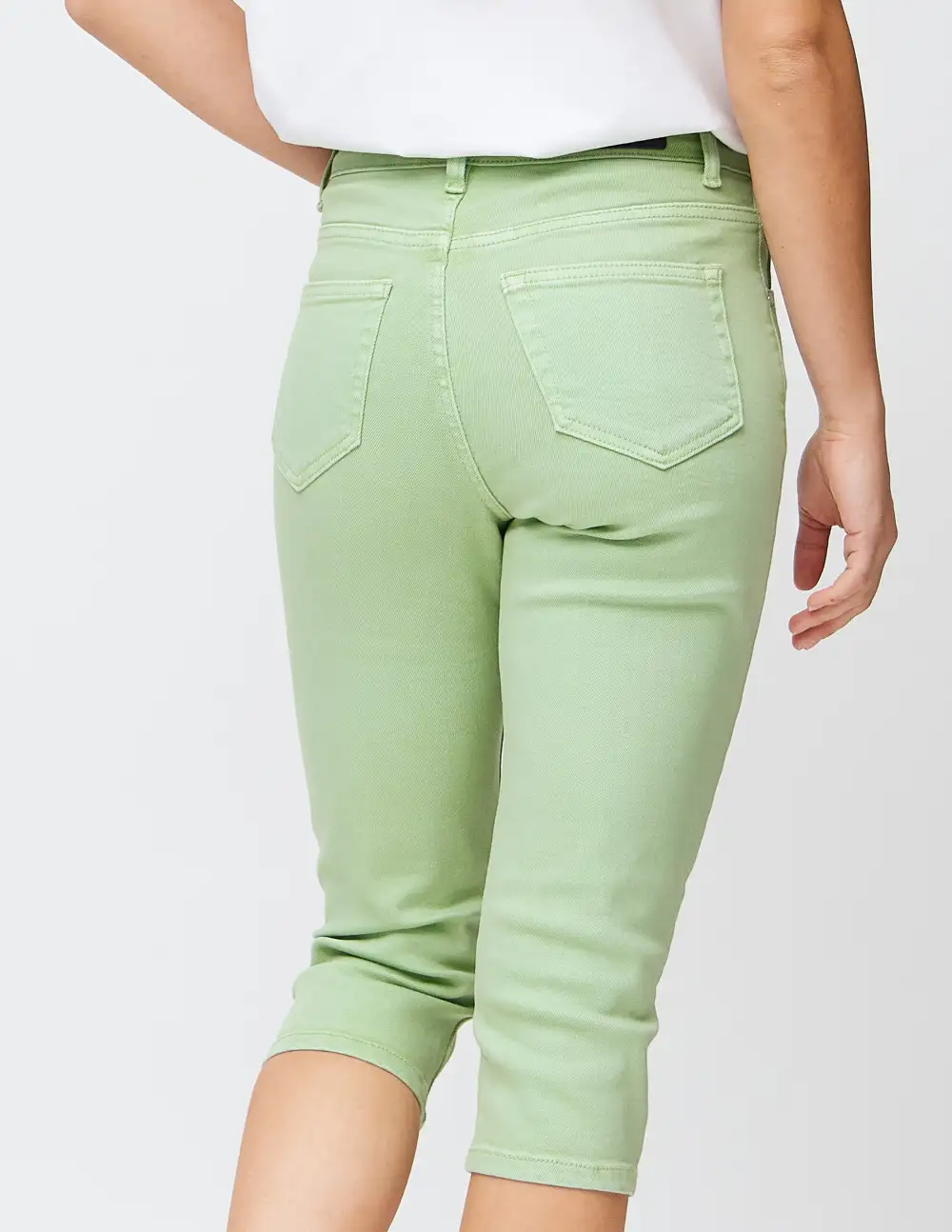 Classic High-Waist Pocketed Slim-Fit Stretch-Fabric Capri Trousers