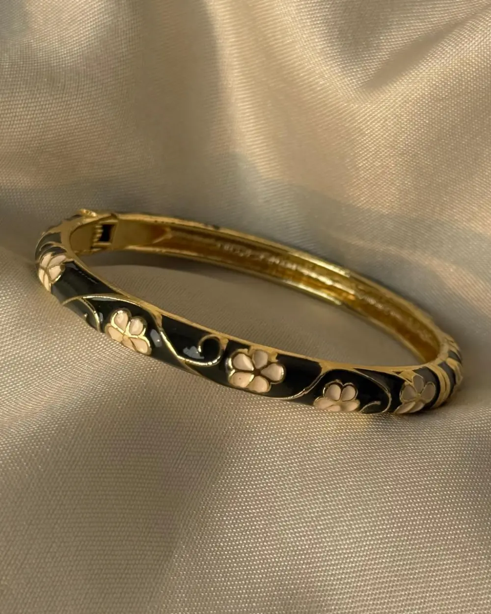 Timeless Enamel Floral Vintage Fashion Bangle