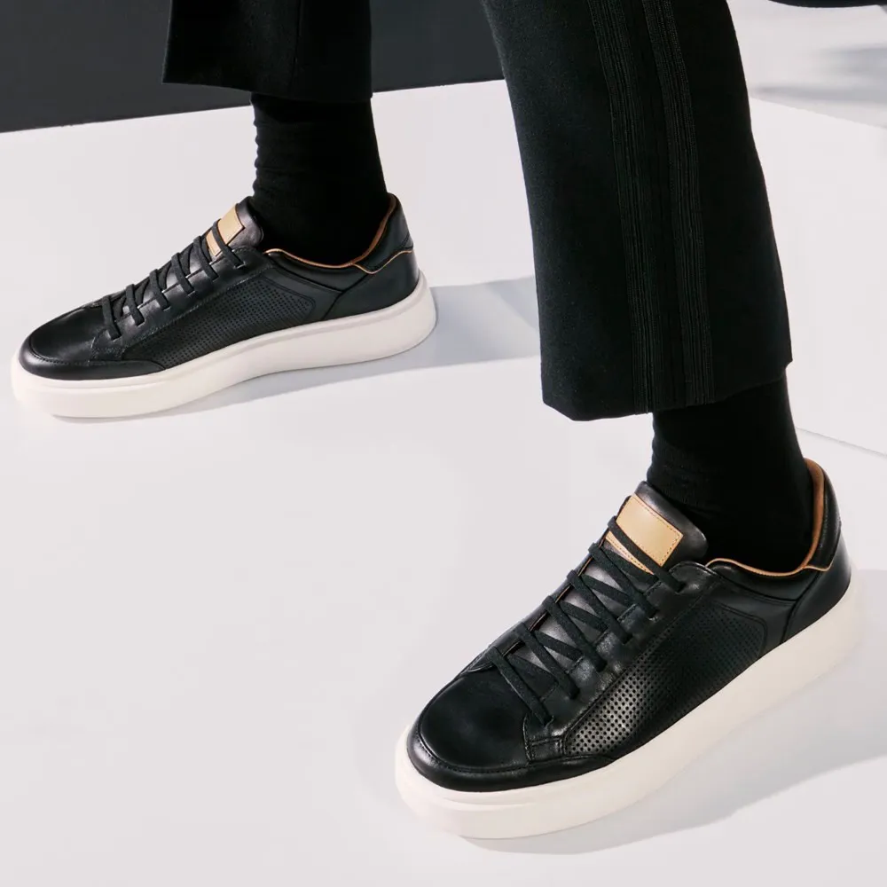 Plain Modern Look Sneaker