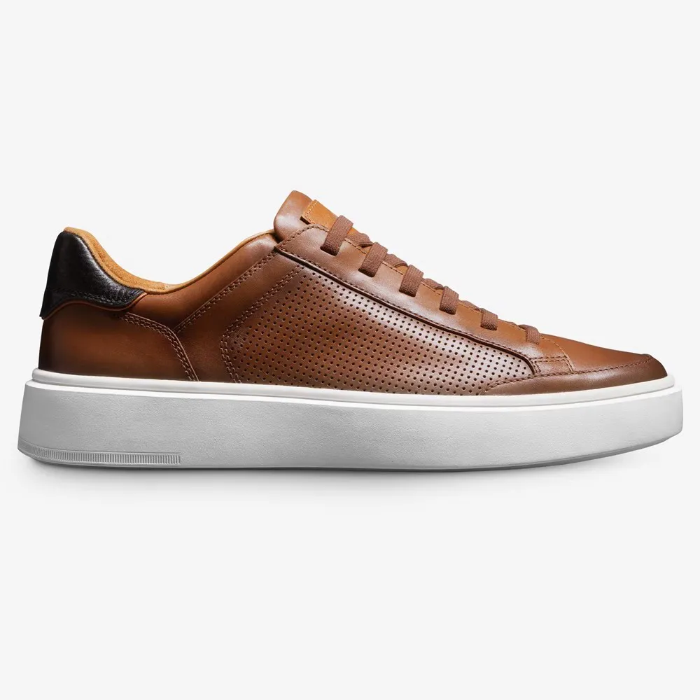 Plain Modern Look Sneaker