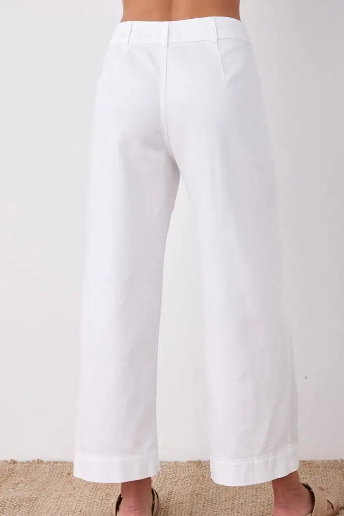 Women's White Two Pocket Wide Leg Crop Pants