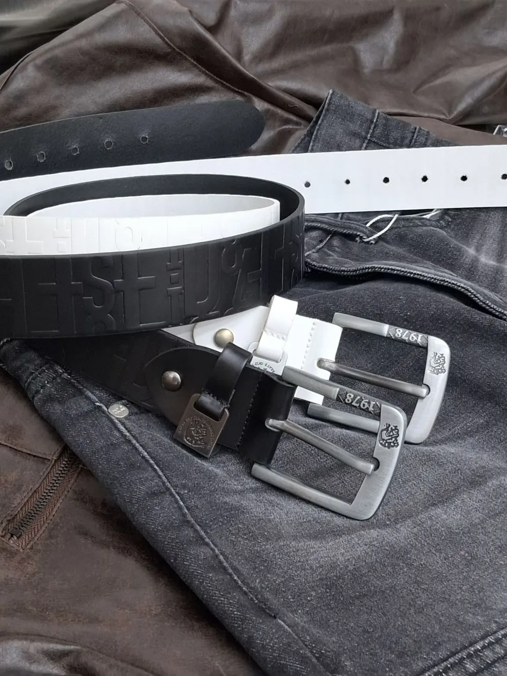 Minimal Buckle Wide Leather Belt